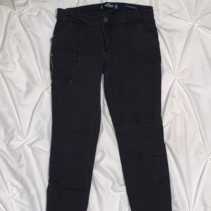 Black low rise super skinny cropped jeans